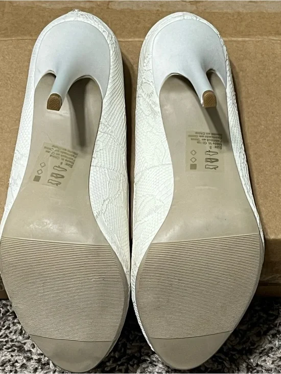 David's Bridal Layla Lace Peep-Toe Pumps in Ibory - Picture 5 of 8